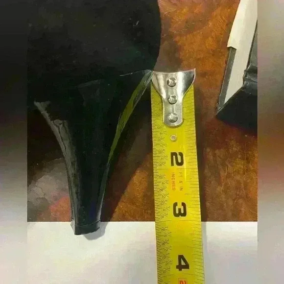 MARC JACOBS Suede and silver square studs worn lightly Size 40 USA Size 9 - Picture 7 of 7